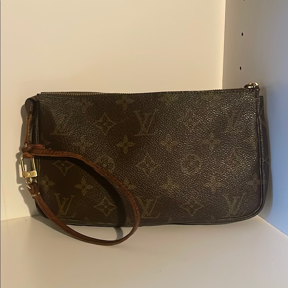 Louis Vuitton Pochette Monogram Clutch